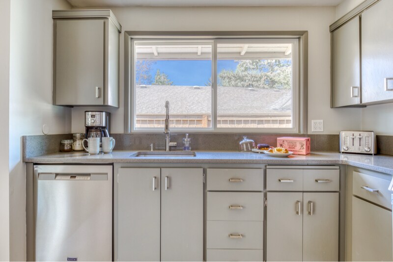 Building Photo - 9037 SW Monterey Pl