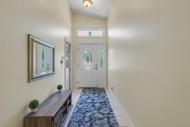 Building Photo - 1583 Applewood Way