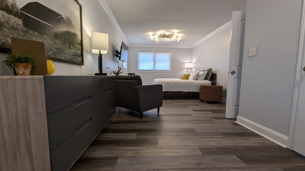 Oversized master bedroom/king bed included - 106 Sheffield Ln