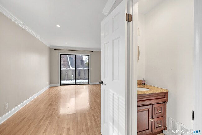 Building Photo - 202 Soundview Ave