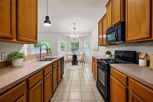Building Photo - 2702 Orchard Creek Ln