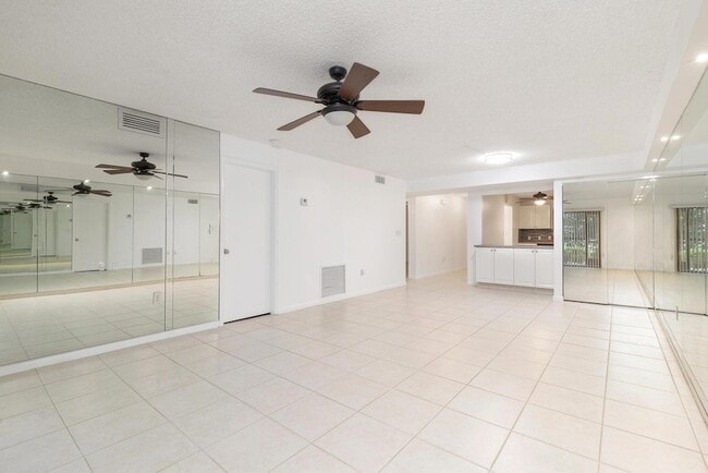 Building Photo - 3525 S Ocean Blvd