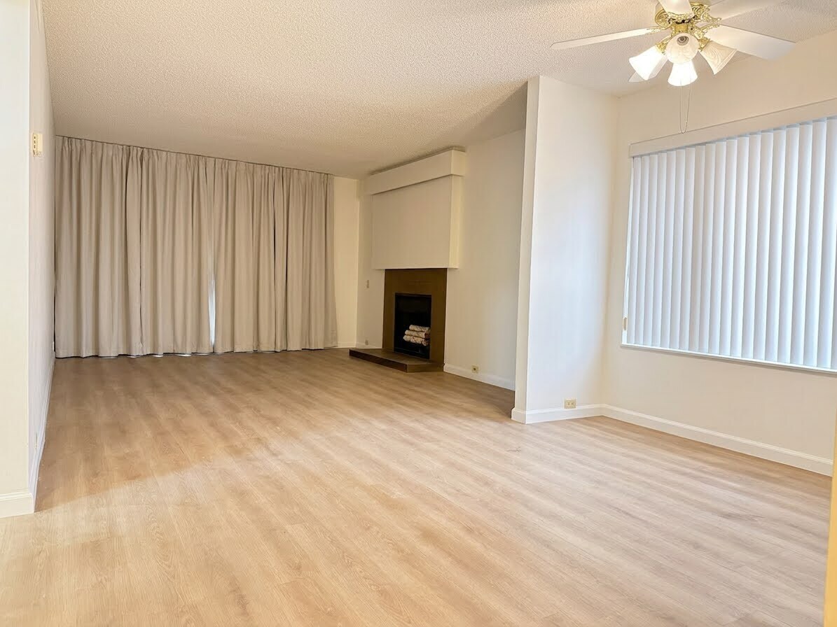 Building Photo - 796 Woodside Ln E