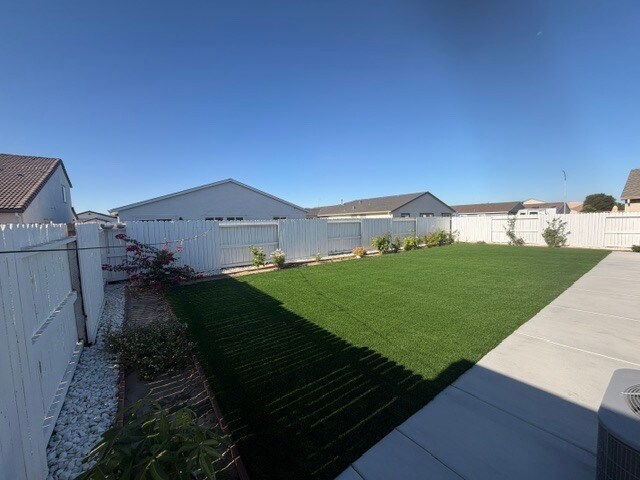 Building Photo - Newer Build, All Electric Home 5 Bedrooms, Loft, 3 bathrooms