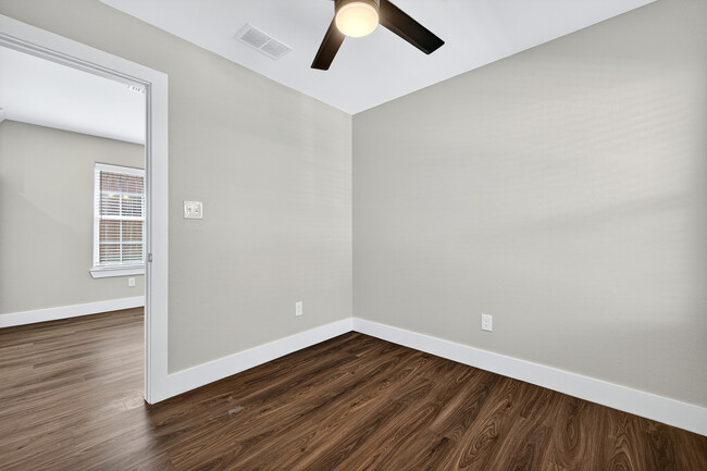 Building Photo - 1016 Ray Dr