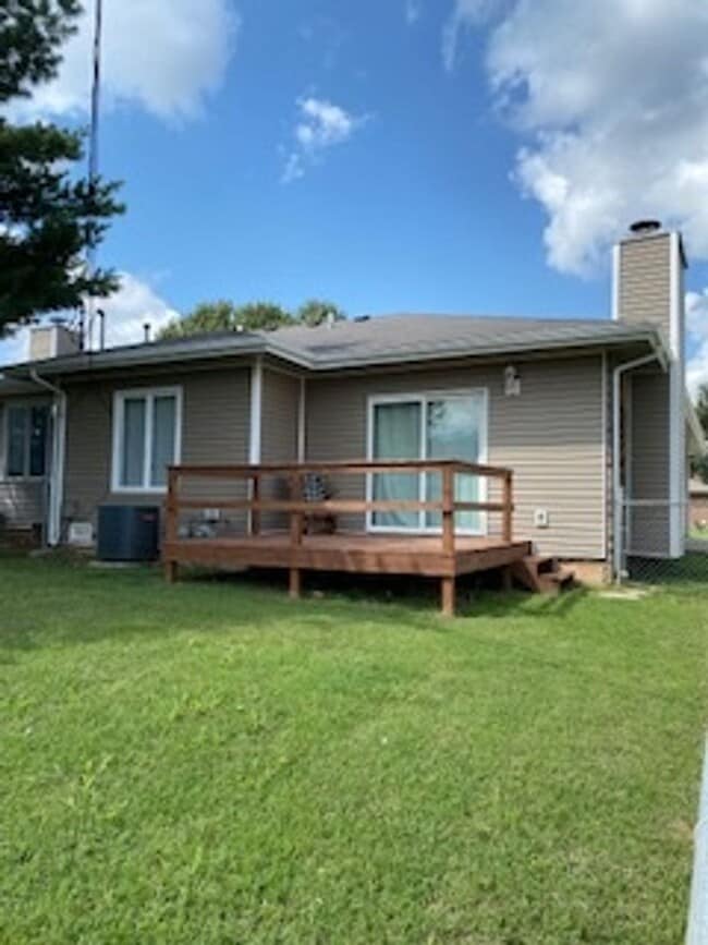 Building Photo - 2 Bed, 2 Bath in Southwest Springfield