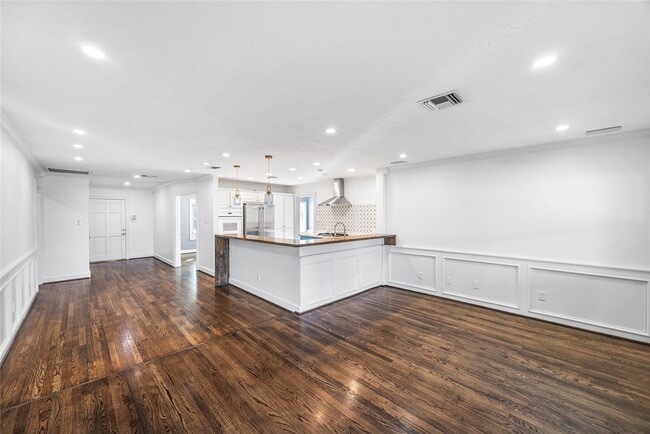 Building Photo - 1422 Gardenia Dr