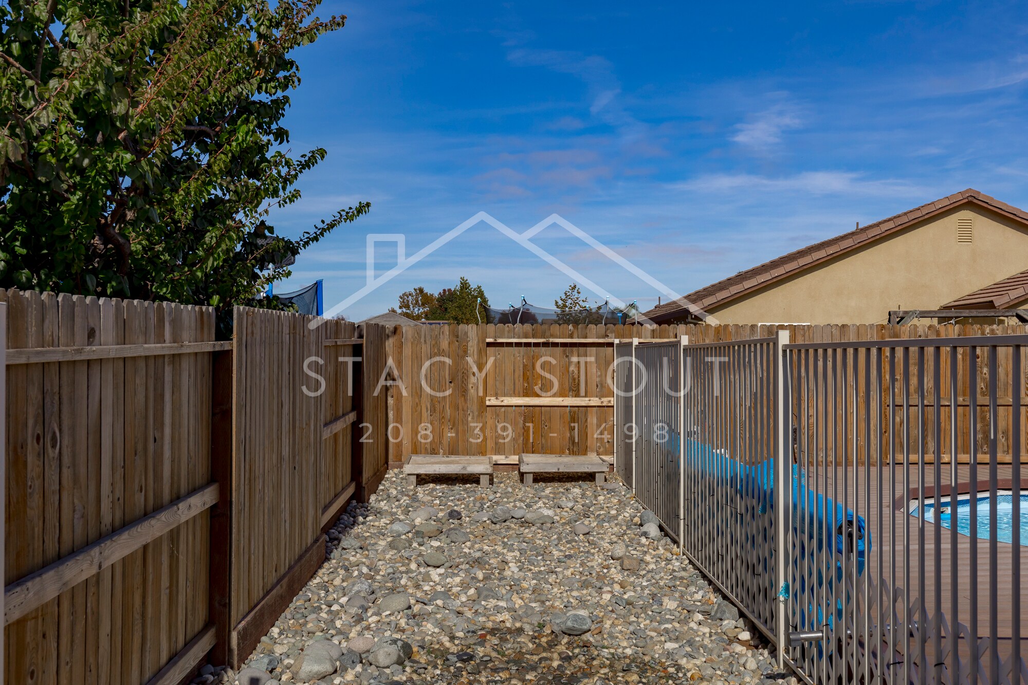 Building Photo - 1385 Deerwood St