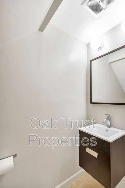 Building Photo - 309 St Charles Ct