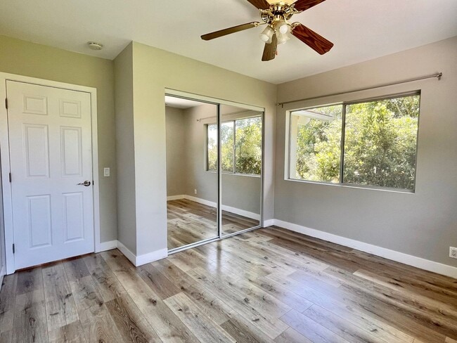 Building Photo - 2 Bedroom 1 Bath Room Fully Updated Single...