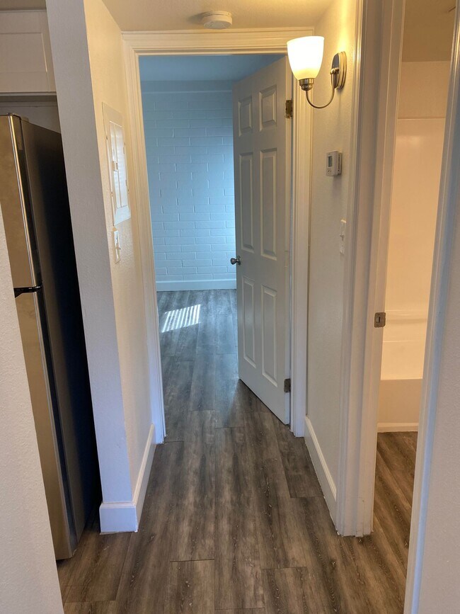 Building Photo - 299.00 move in special