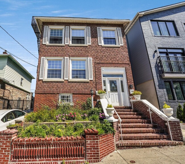 Building Photo - 304 Fulton Ave