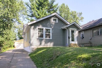 Building Photo - Beautiful remodeled 2 BR home