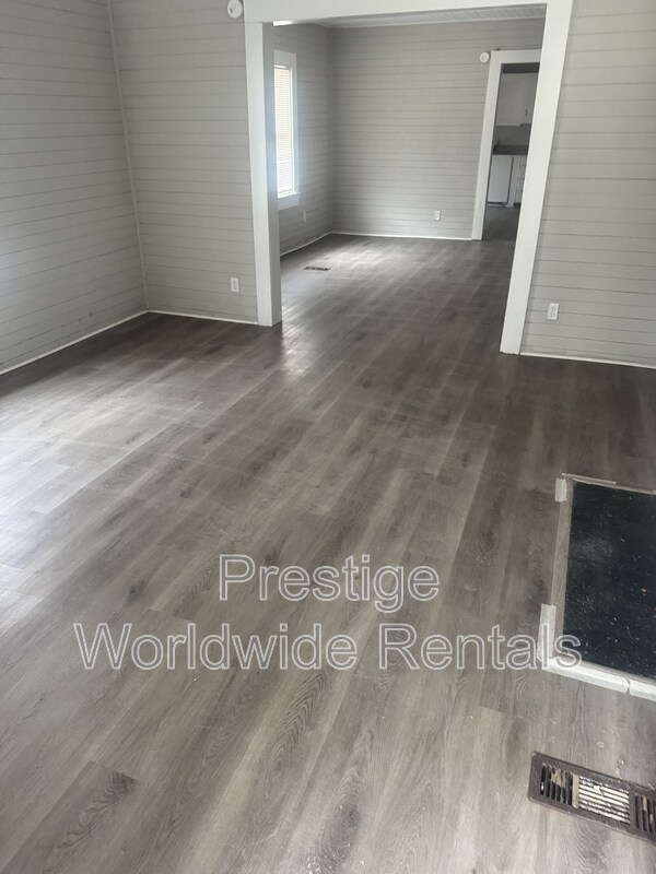 Building Photo - 3905 Oates Ave