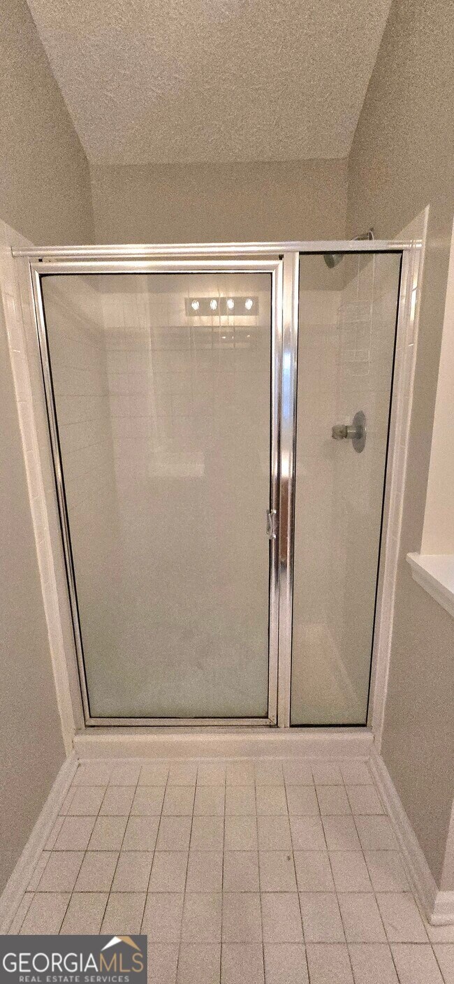 Building Photo - 610 James Ridge Dr