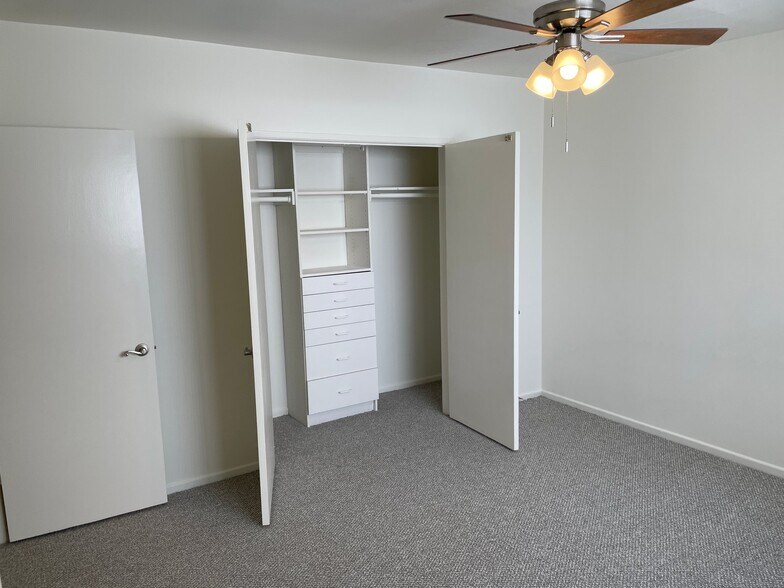 Building Photo - 1122 S Clark Dr