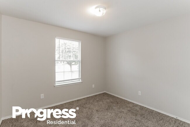 Building Photo - 302 Shadow Bend Cir