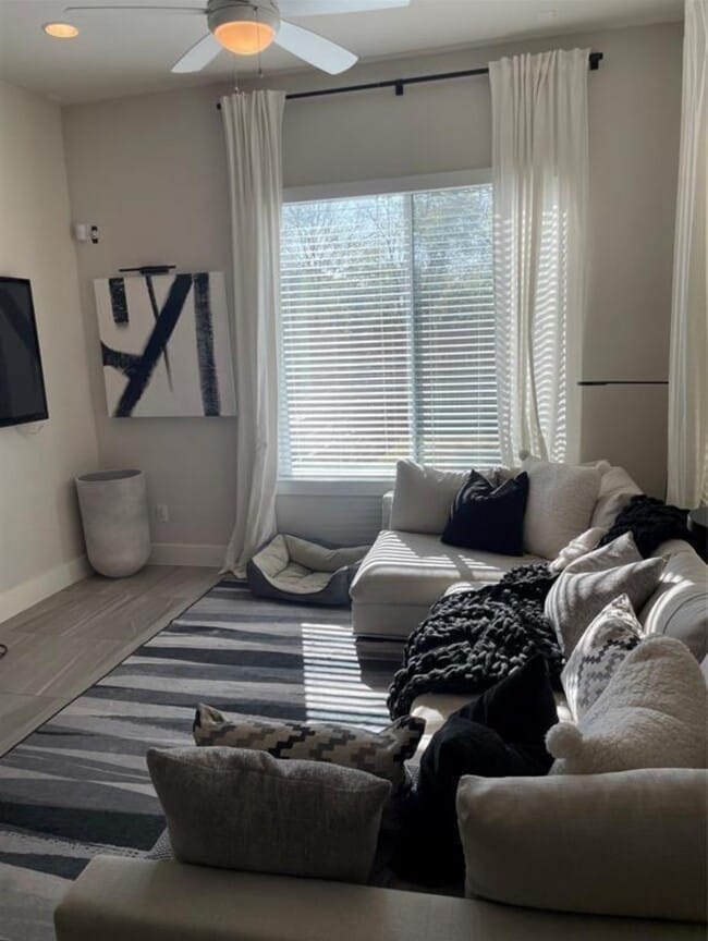 Building Photo - 5204 Hershe St