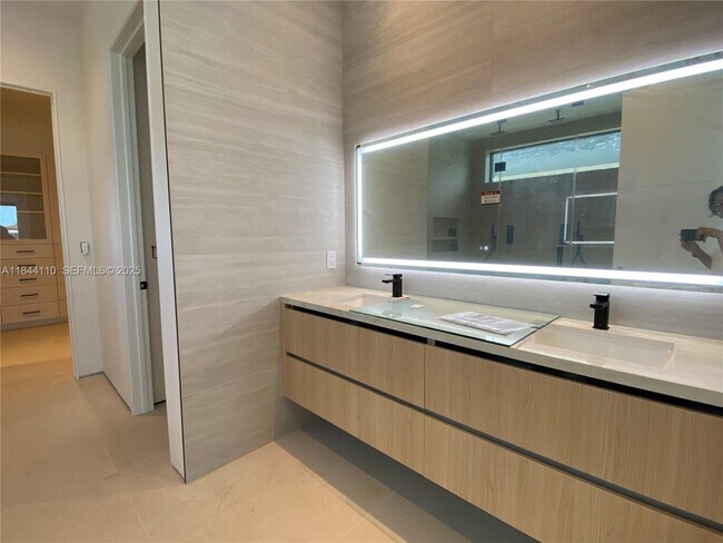 Building Photo - 13085 Coronado Terrace