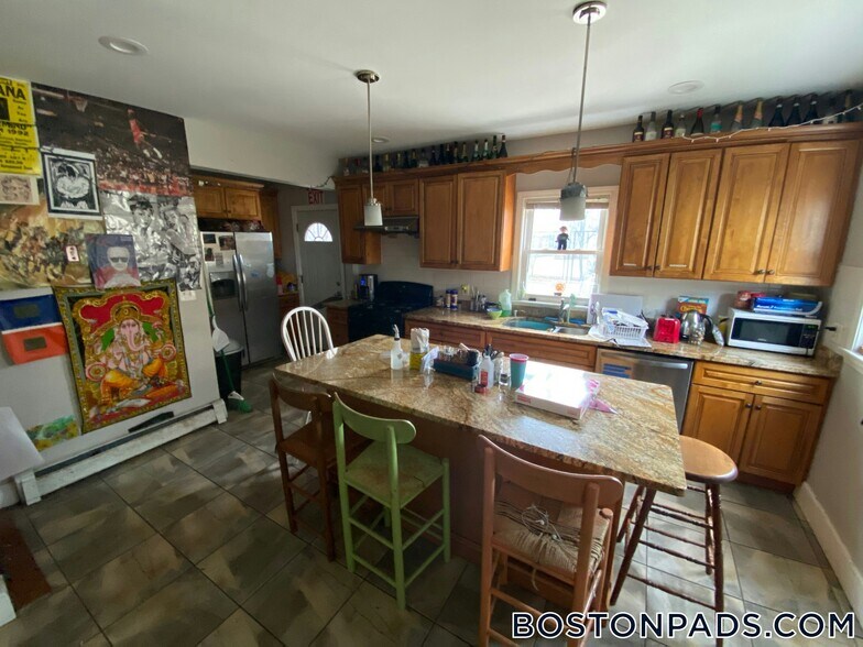 Building Photo - 34 Long Ave