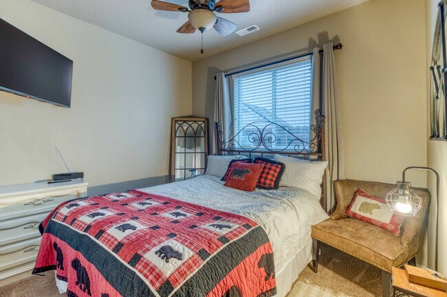 Building Photo - Furnished home in Bend, OR