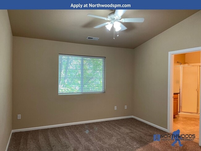 Building Photo - Nice 2 bed/2bath Townhome Located in White City