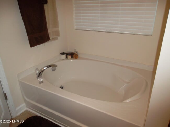 Building Photo - 45 Pennyroyal Way