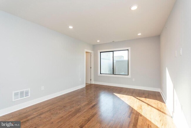 Building Photo - 812 N Uber St