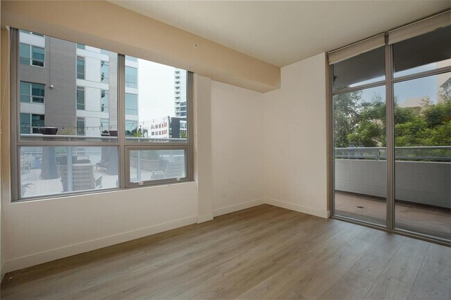 Building Photo - 253 Tenth Ave