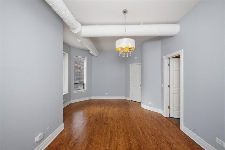 Building Photo - 501 N Wells St