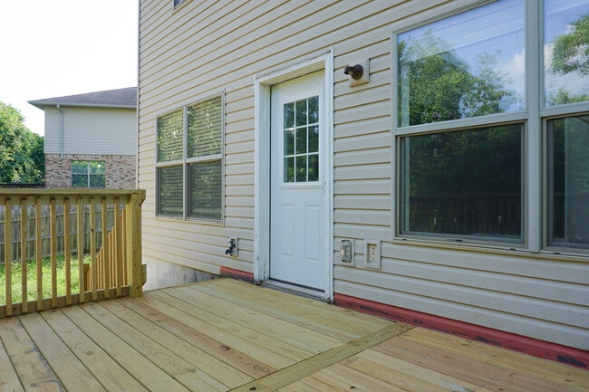 Building Photo - 127 Bronze Cir