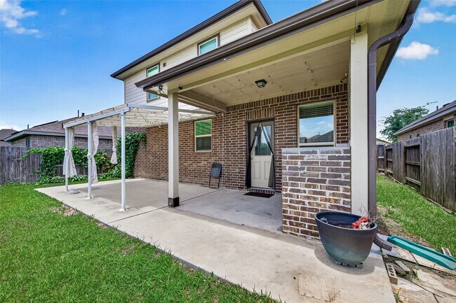 Building Photo - 20223 Highfield Park Dr