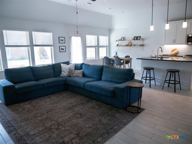 Building Photo - 292 Eagle Ford Dr