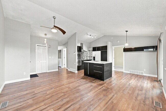 Building Photo - $2,145.95 - 3-bed, 2-bath located in Colorado Springs with a Washer and Dryer.