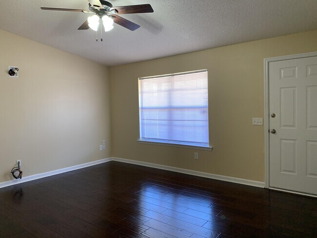 Building Photo - 1430 Paul Caswell Blvd
