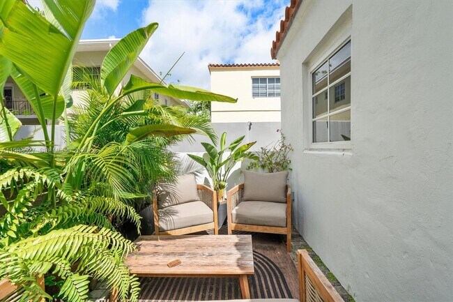 Building Photo - 1024 Lenox Ave.