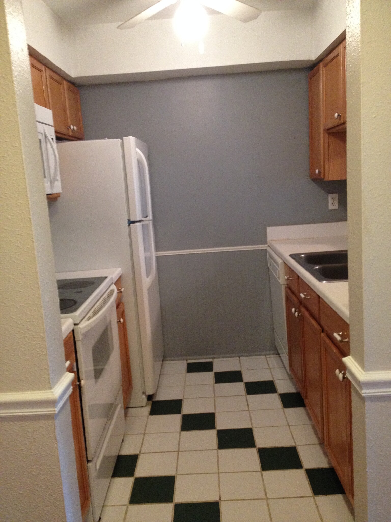 Building Photo - 1477 Cliff Ct