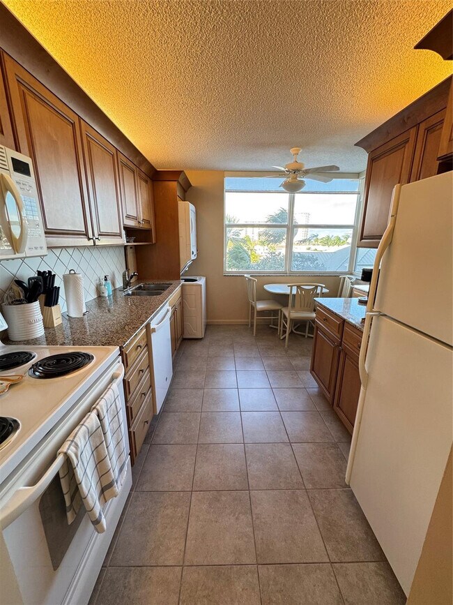 Building Photo - 5200 N Ocean Blvd