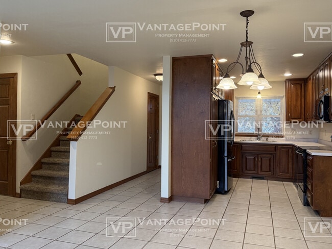 Building Photo - 2071 River Point Ct