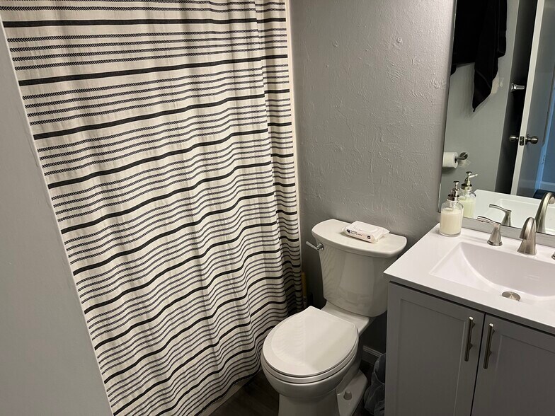 Building Photo - 3100 Seasons Way