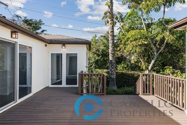 Building Photo - 7940 La Jolla Shores Dr