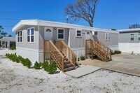 Building Photo - 3280 Holly Ave