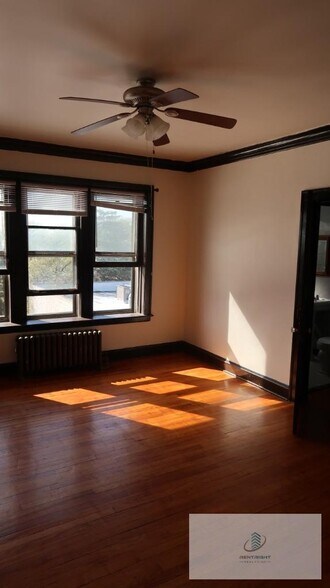 Building Photo - 4588 N Elston Ave