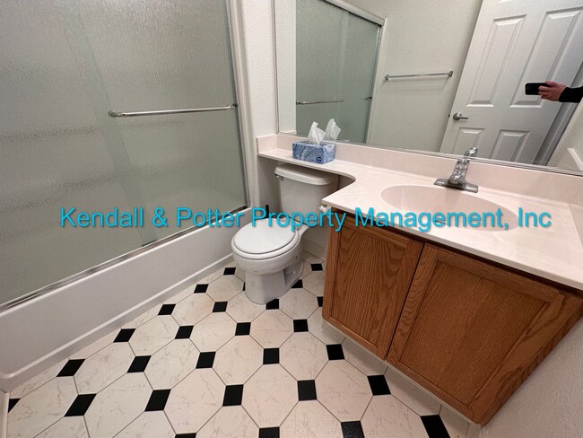 Building Photo - One Bedroom Condo Close to Downtown Santa Cruz!