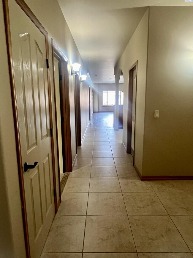 Building Photo - Riverwalk Village Condo