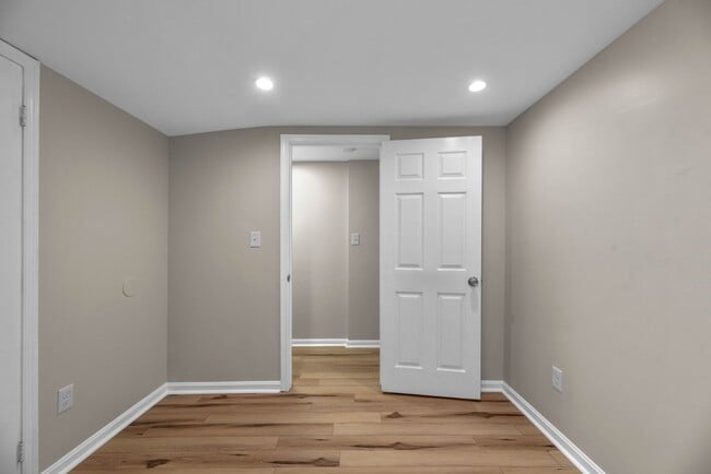 Building Photo - 2042 E Fayette St