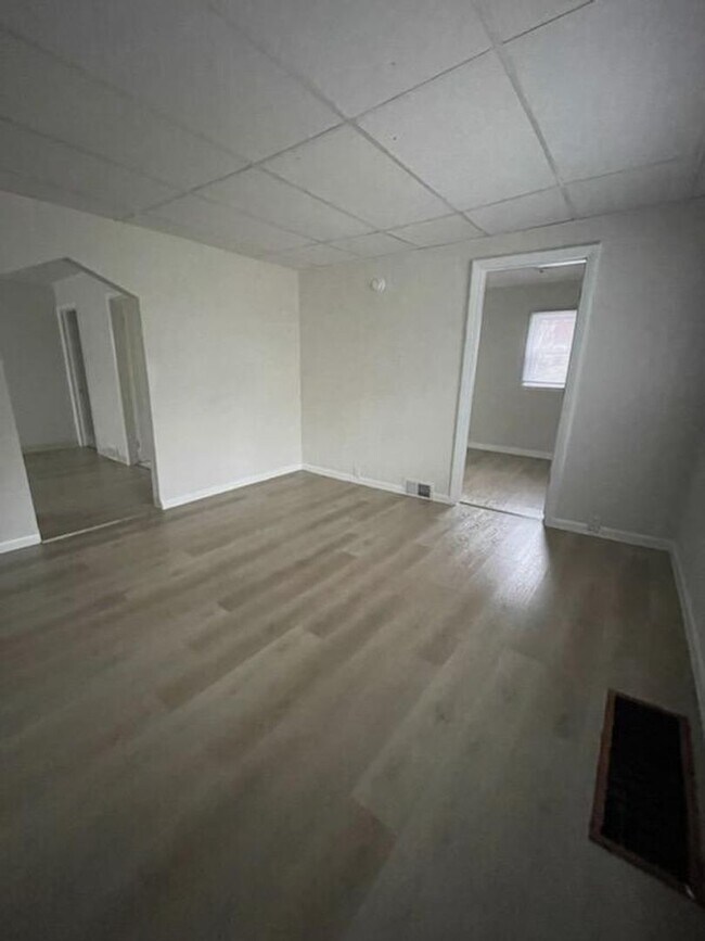 Building Photo - 231-33 Miles Avenue