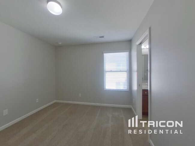 Building Photo - 8222 Midas Ln