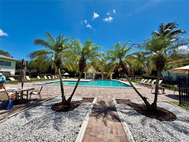 Building Photo - 1203 Bahama Bend