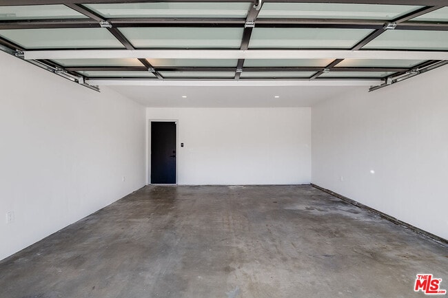 Building Photo - 4963 N Clybourn Ave